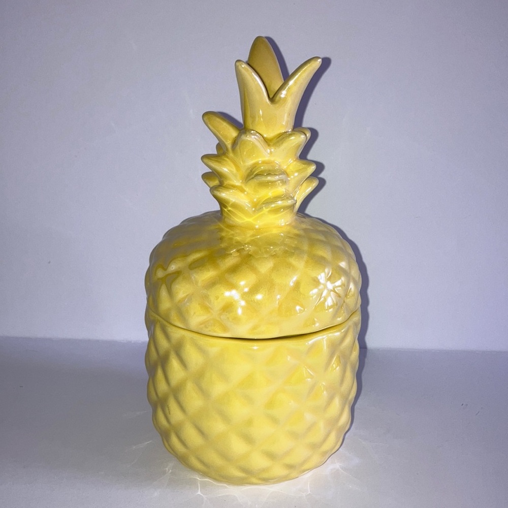 Pineapple Scented‎ Candle in Ceramic Pineapple Holder with Lid